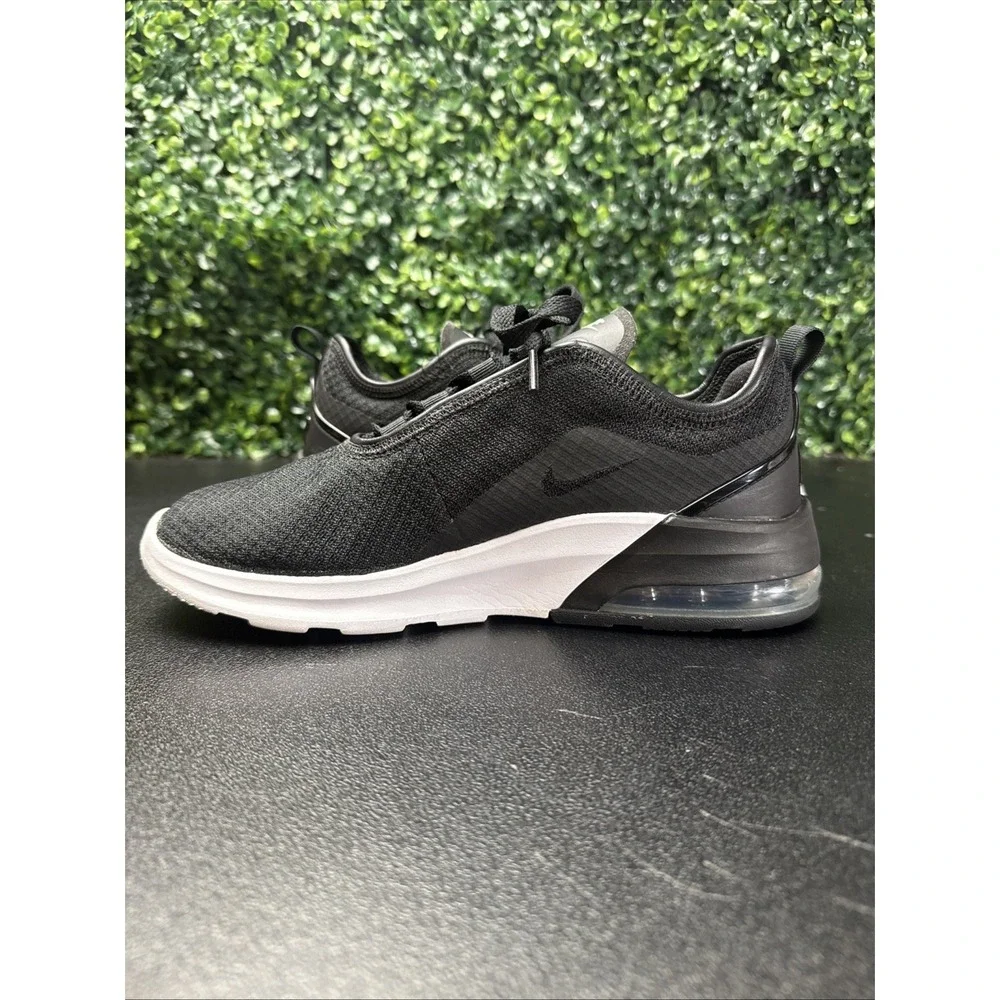 Nike Air Max Motion 2 Black White Shoes Womens Size 7 Sneakers